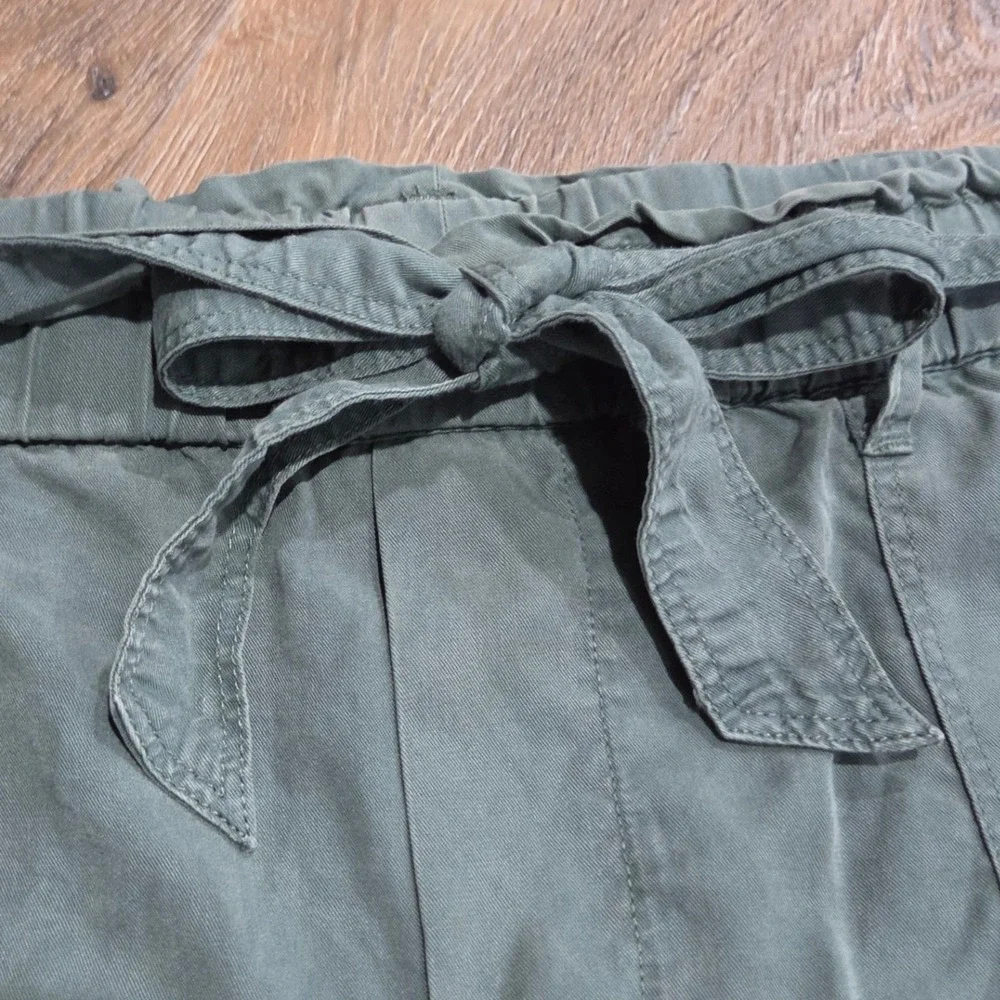 Aerie Olive Green Paperbag Waist Tie Front Utility Shorts Medium M High Rise
